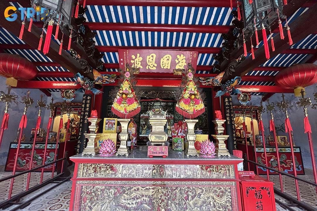 Remember practical tips to have a good trip to Teochew Assembly Hall in Hoi An