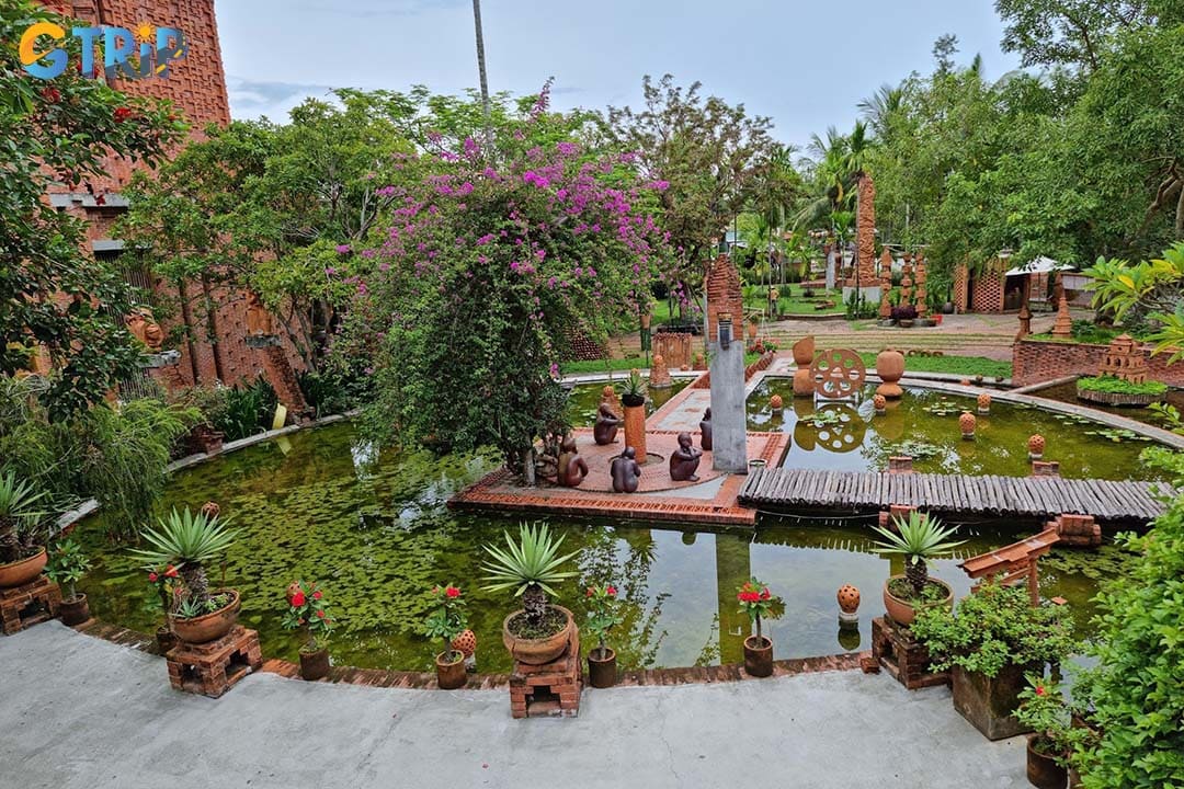 Remember practical tips to have a good trip to Thanh Ha Pottery Village