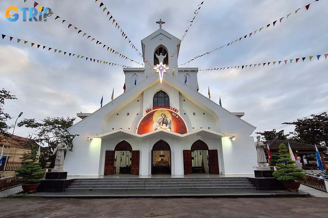 Remember practical tips to have a good visit to the Hoi An Catholic Church