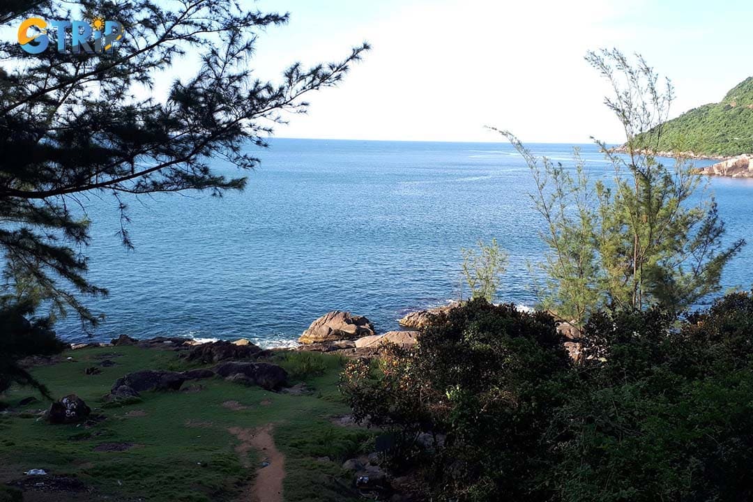 Remember practical tips to have a nice trip to Black Rock Beach Da Nang