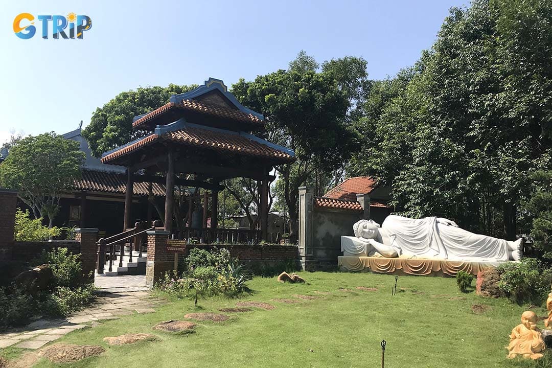 Remember practical tips to have a nice visit to the Van Duc Pagoda