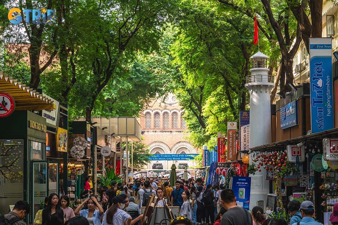 Remember practical tips to have a wonderful visit to Ho Chi Minh City Book Street