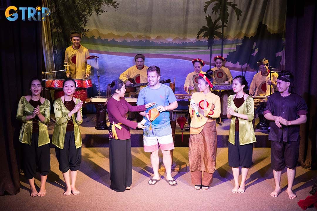 Remember that performances of Hoi An Traditional Art Performance will be moved to the Hoi An Cultural and Sports Center