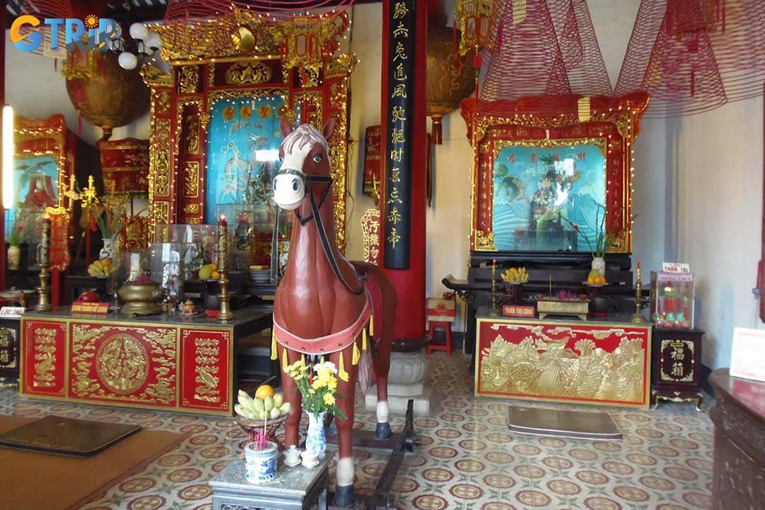 Remember the practical tips to have a good trip to Quan Cong Temple