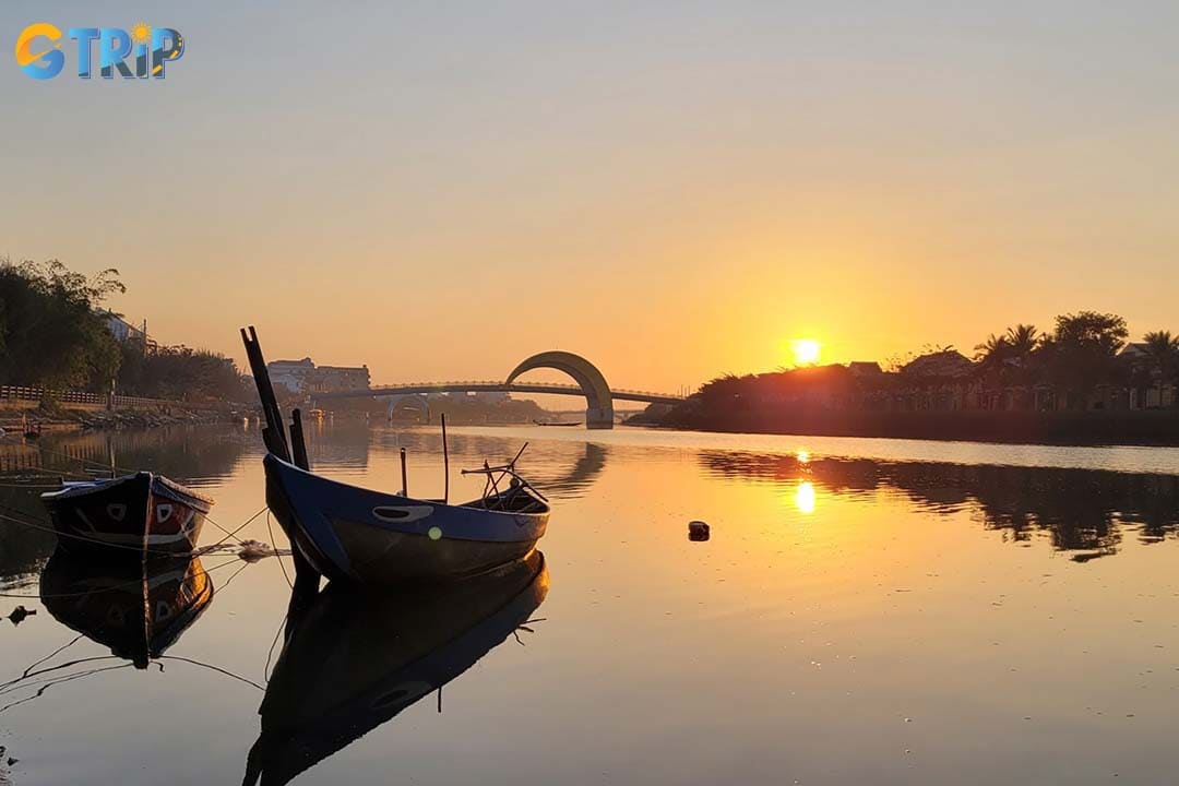 Remember the practical tips to have a good visit to the Moonlight Bridge Hoi An