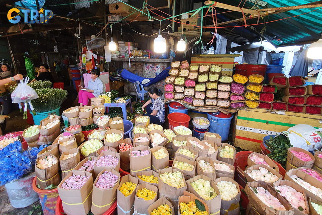 Remember tips and you'll navigate the market like a pro while staying within budget and enjoying the vibrant atmosphere