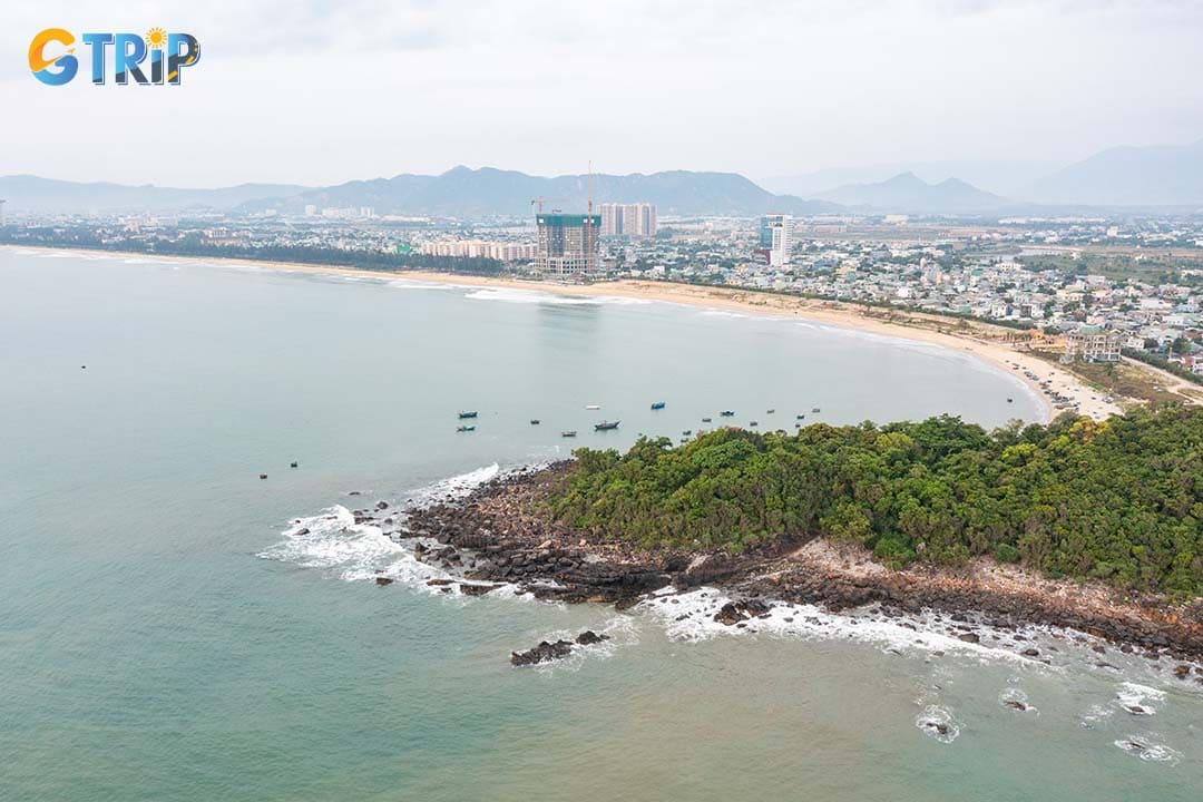 Remember useful travel tips to have a wonderful time on Nam O Beach