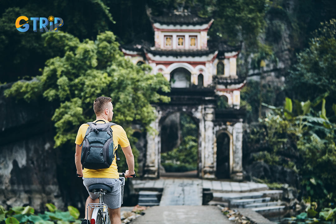 Ride a bike to Bich Dong Pagoda