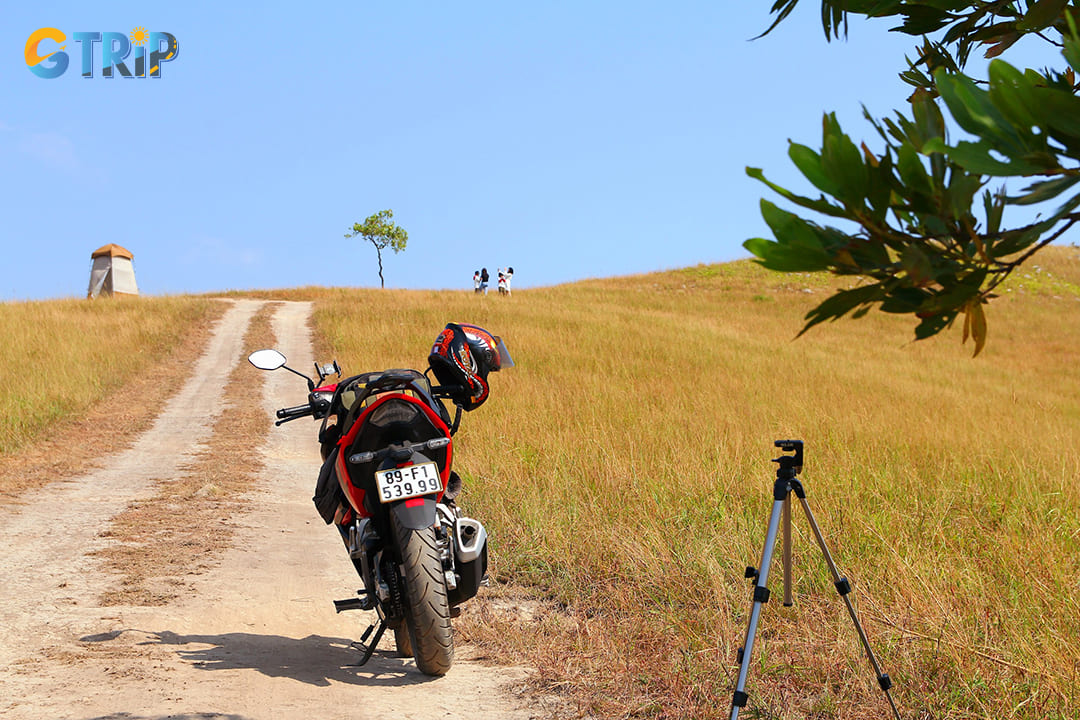 Riding a motorbike is the most adventurous way to reach Phuong Hoang Peak