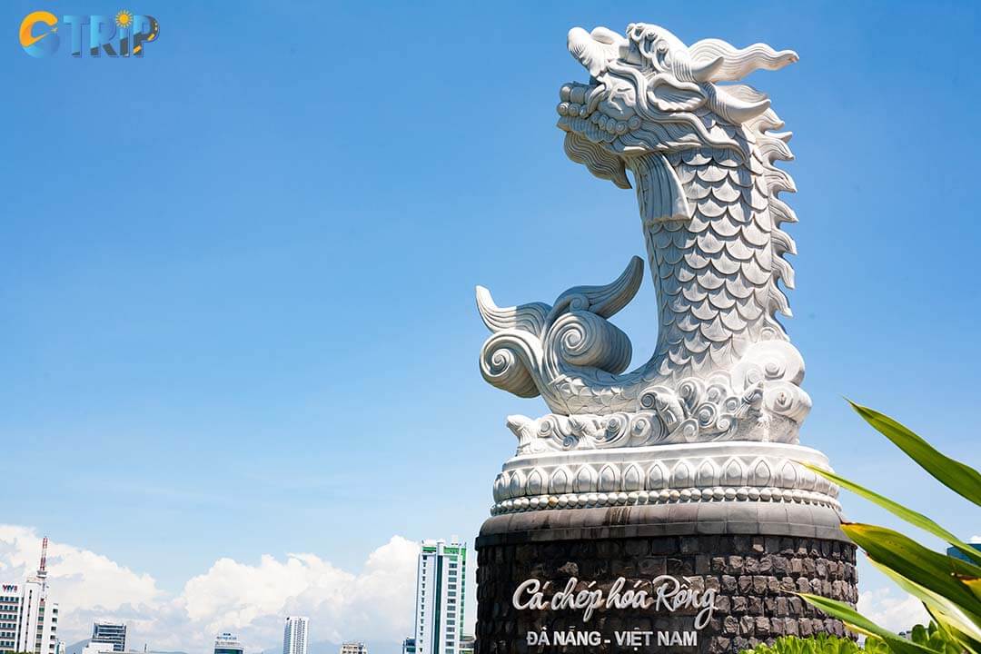 Right next to the Love Bridge, the Dragon Carp Statue symbolizes prosperity and success and makes a must-stop photo spot