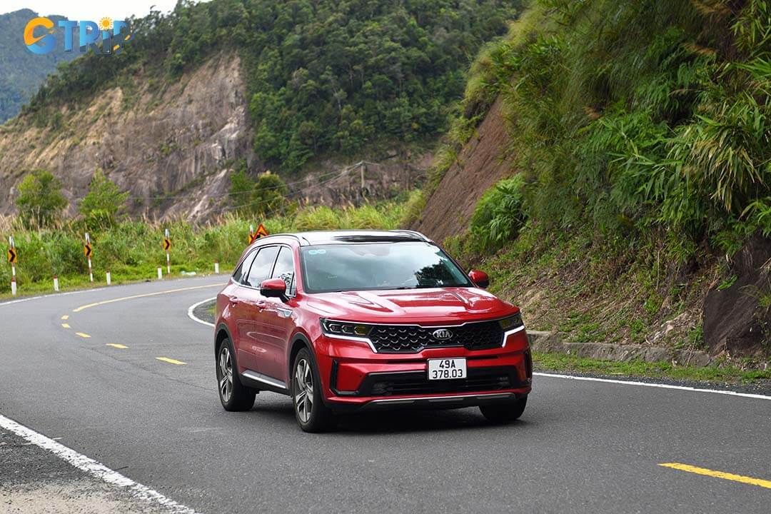 From Hanoi to Ninh Binh, there are many means of transportation. If you want to freely visit many places, you can choose a private car