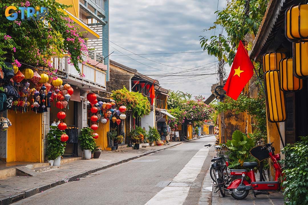 Running parallel to the bustling Tran Phu Street, Nguyen Thai Hoc Street offers a slightly more serene yet equally beautiful experience