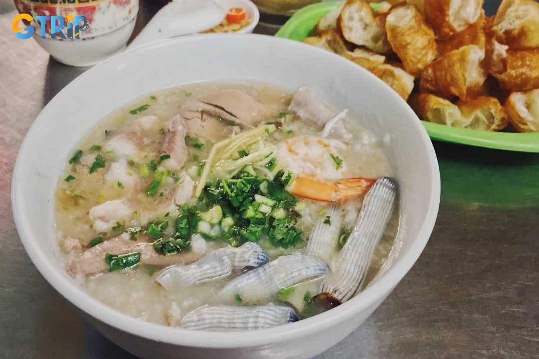 Sa sung is a prized seafood delicacy found in the coastal regions of Ha Long Bay