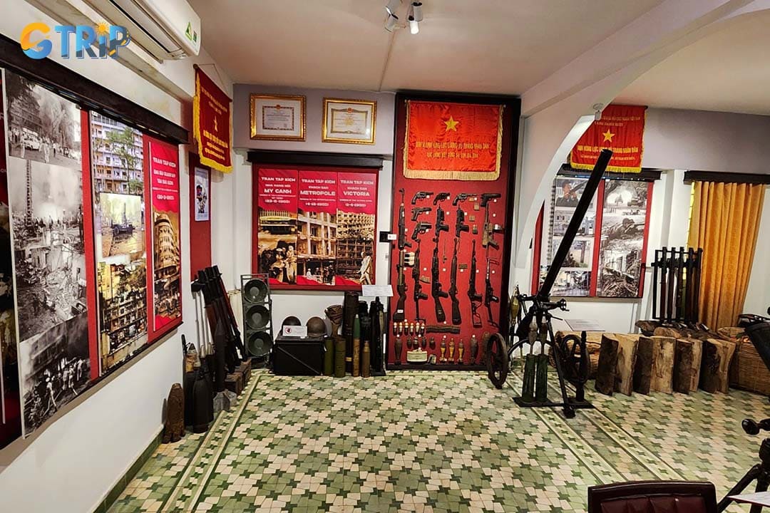 Saigon Special Forces Museum dislays actual weapons, communication devices, and uniforms