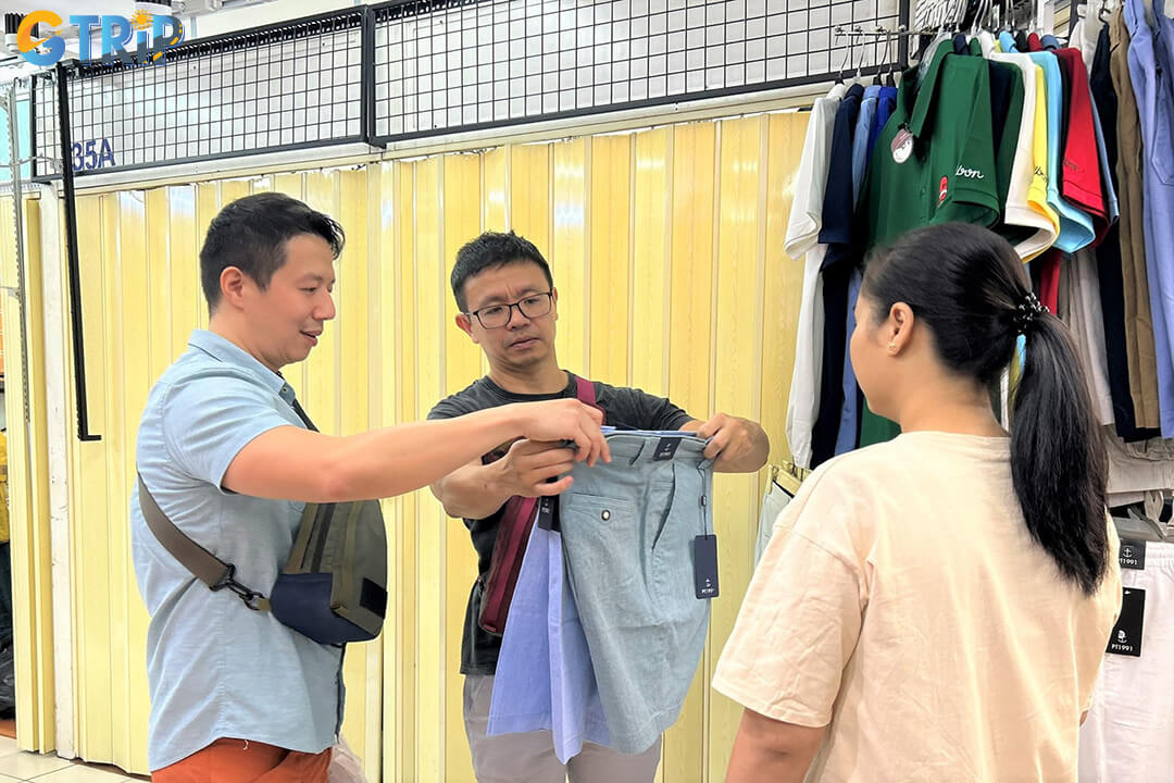 Saigon Square is a bargain hunter’s paradise. Just be sure to inspect quality carefully and compare stalls to ensure you’re getting the best value