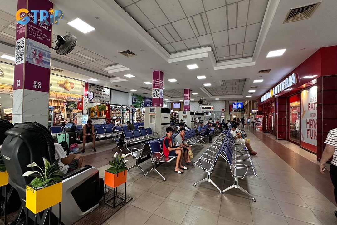 Saigon Station offers spacious waiting areas, kid-friendly zones, luggage storage, and charging stations to ensure a comfortable for passengers