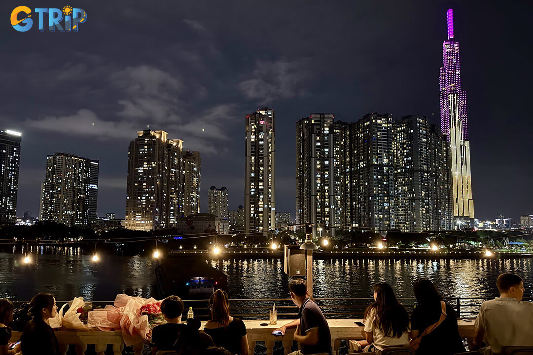 Saigon’s rooftop bars combine panoramic skyline views, refined cocktails, and stylish atmospheres for an unforgettable night above the city