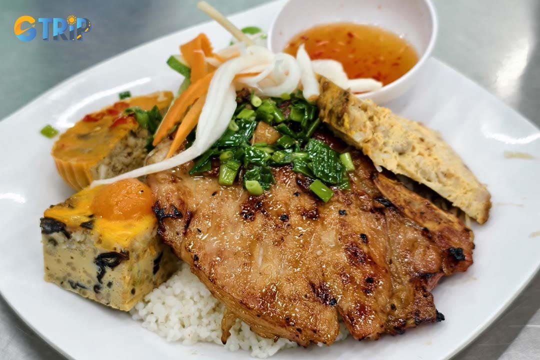 Savor Com Tam Tuyet Cay Go in District 6, where fragrant broken rice is paired with grilled pork, steamed egg, and signature fish sauce for a true Saigon classic