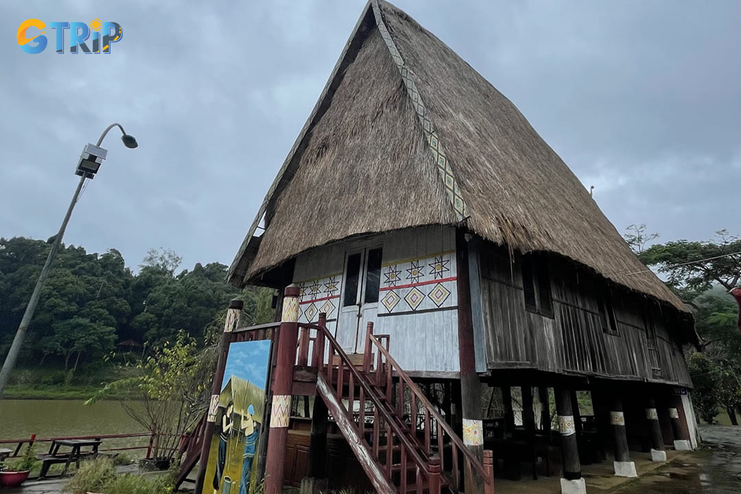Scattered around the area are beautifully crafted traditional stilt houses, built mainly from wood, making them exceptionally sturdy and durable