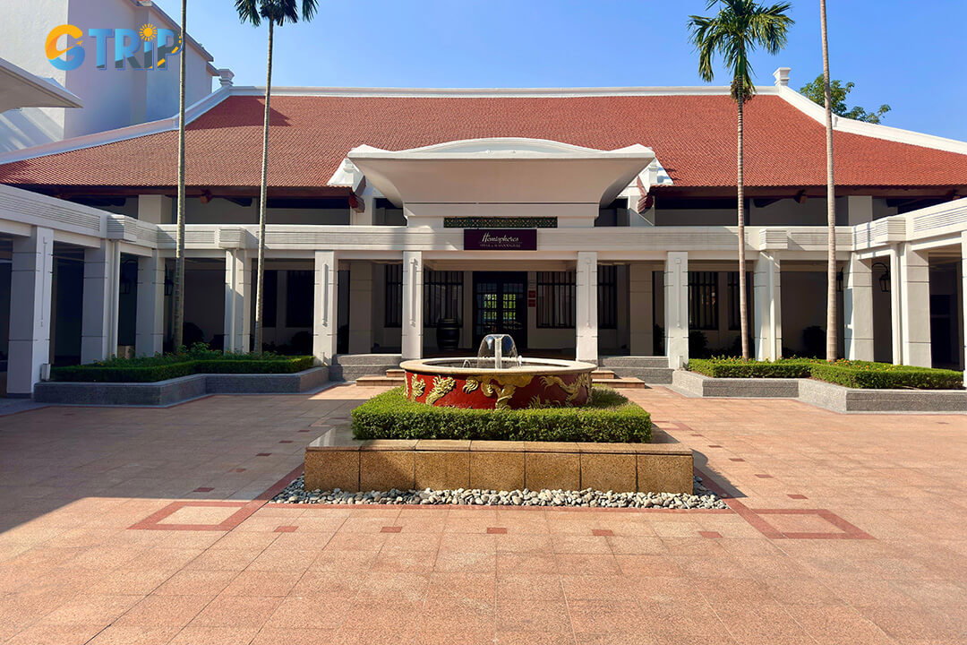 Sheraton Hanoi Hotel is a tranquil lakeside retreat in Tay Ho District, blending international luxury with Vietnamese charm