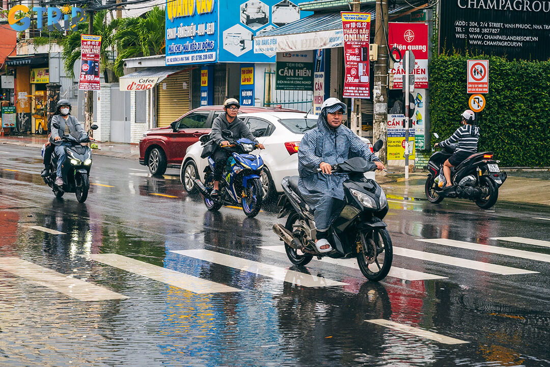 Short but intense afternoon downpours define September, leaving mornings bright and perfect for exploring Ho Chi Minh City