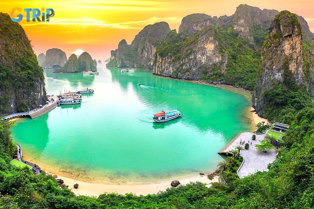 Traveling between Hanoi and Ha Long is one of the most popular routes for who want to explore the stunning landscapes of Ha Long Bay