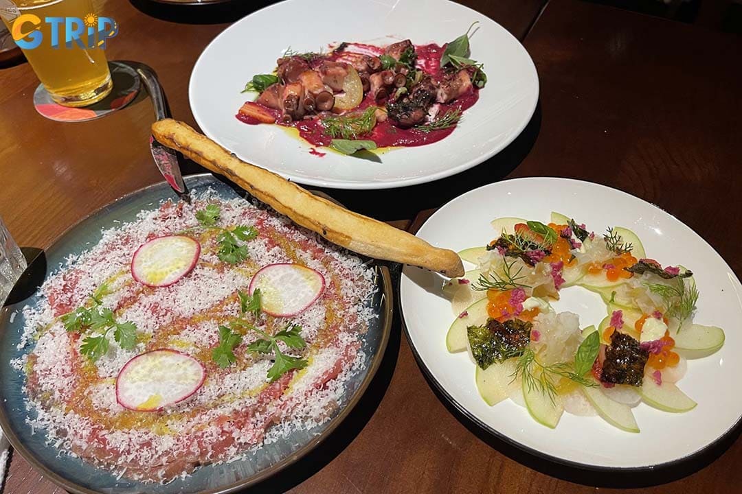 Si Dining is a fine-dining Italian restaurant featuring modern cuisine crafted with seasonal Vietnamese ingredients and Michelin-inspired techniques