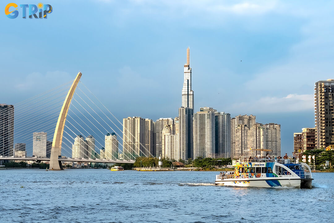 Smart travel tips help you enjoy November in Ho Chi Minh City to the fullest, pack light, stay sun-safe, plan, and keep comfort in mind for every adventure