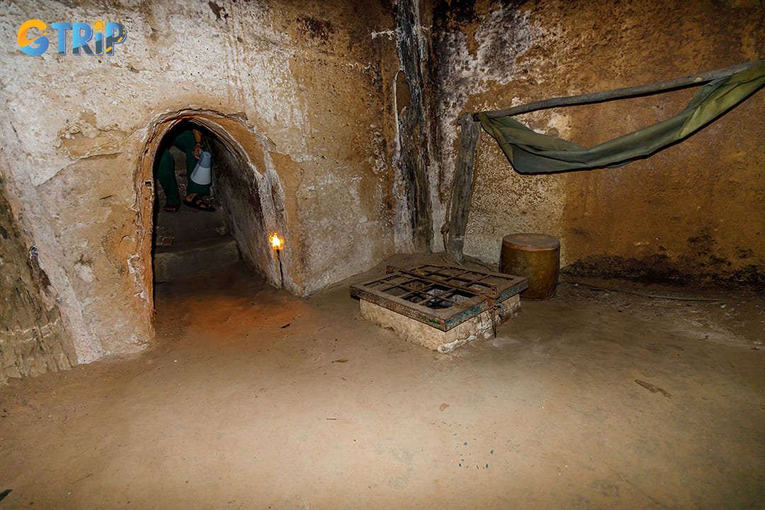 Soldiers and civilians alike endured harsh conditions, with limited air, water, and hygiene facilities