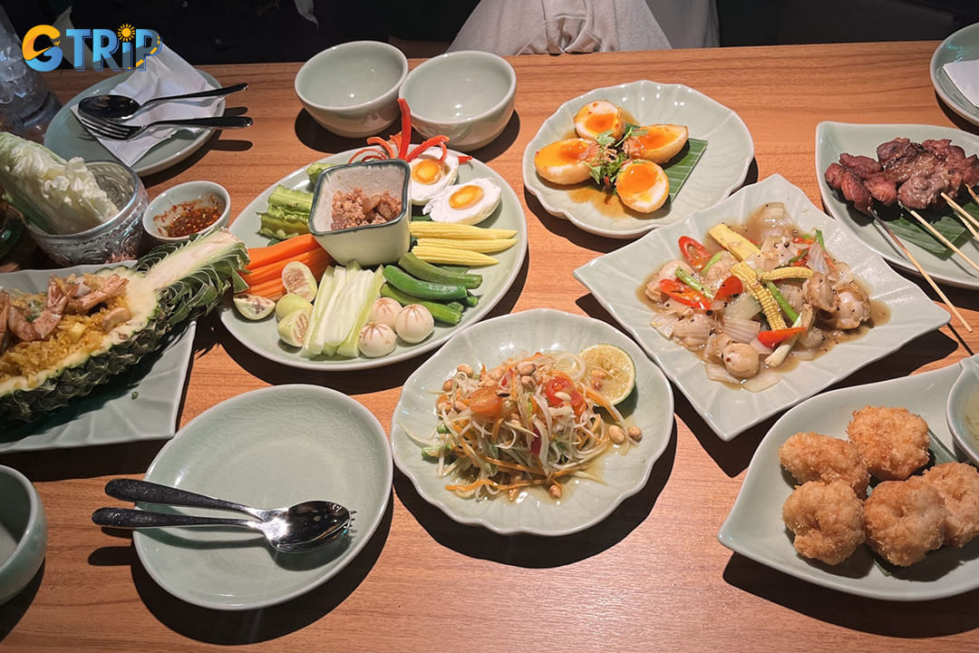 Som Tum Thai specializes in authentic green papaya salad and classic Thai dishes, served in a modern and welcoming space
