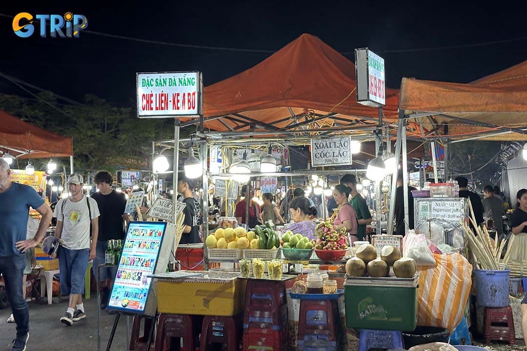 Son Tra Night Market Da Nang is a heaven for food lovers