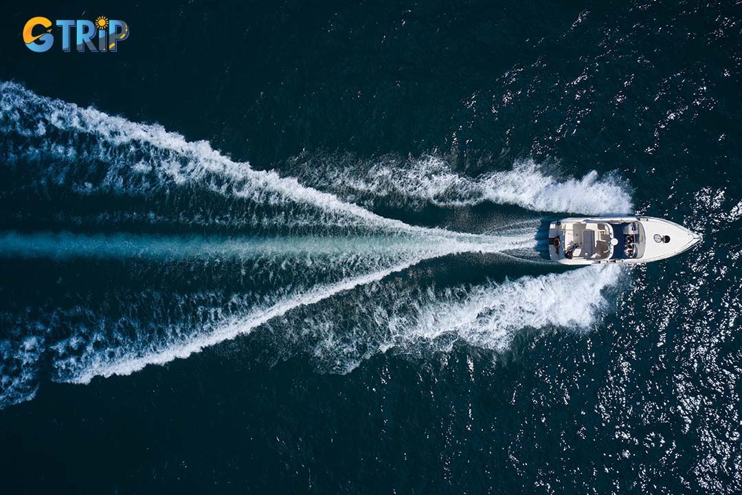 Speed boat in Quang Ninh