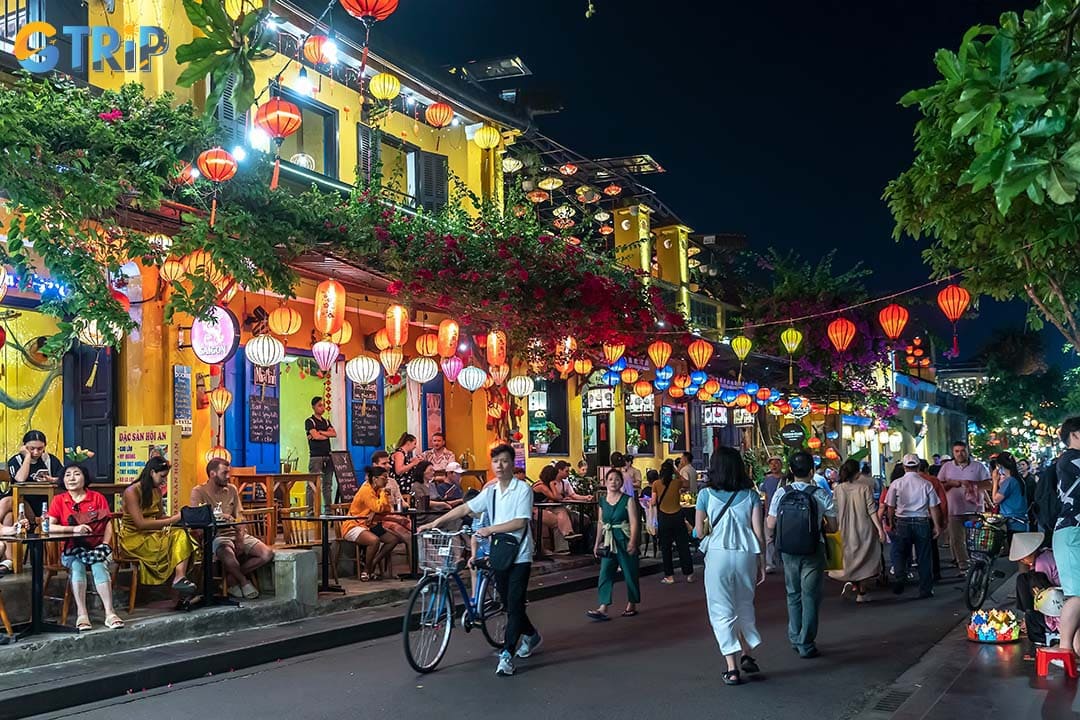 Spending a night in Hoi An Ancient Town is a good idea if you want to take a short trip from Da Nang City