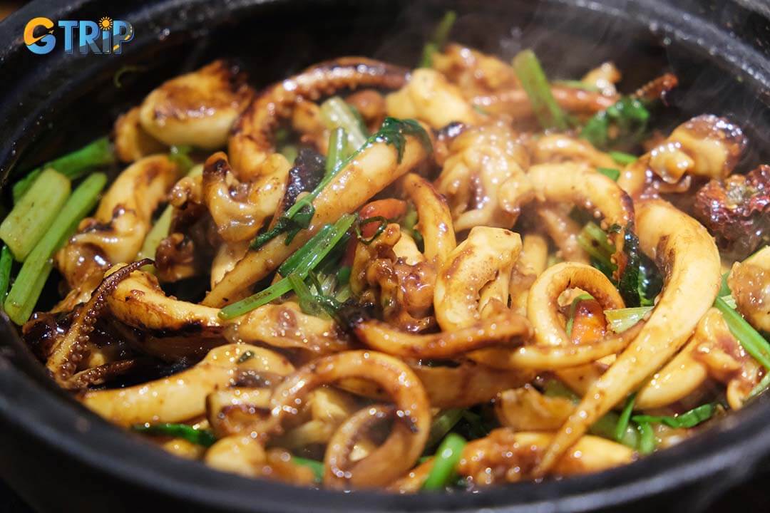 The squid is best when steamed with onions or stir-fried with vegetables