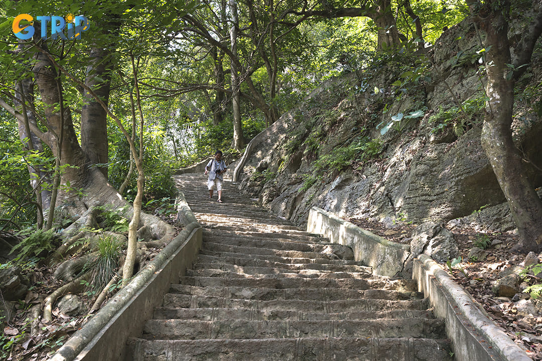 Stone pathways in Am Tien