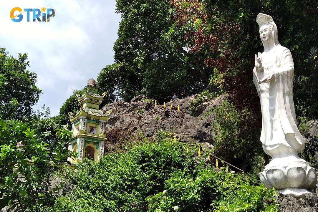 Landscape surrounding Ban Long Pagoda