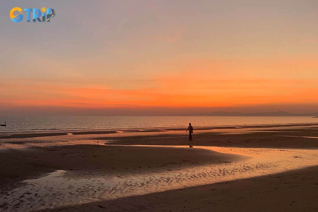 The sunset at Tinh Yeu Beach