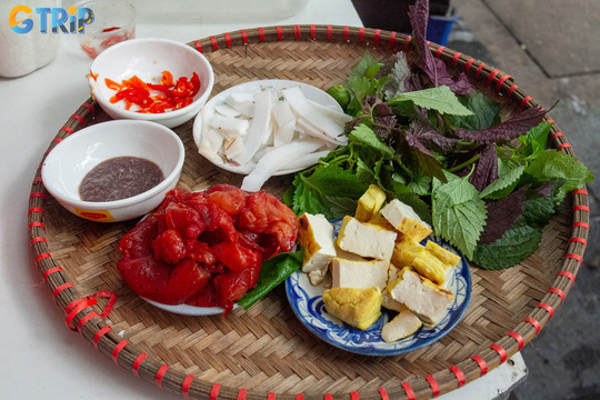 Sua do is a refreshing Hanoi speciality with vibrant color, crunchy texture, and light seasoning that highlights its natural flavor, making it a perfect summer street food