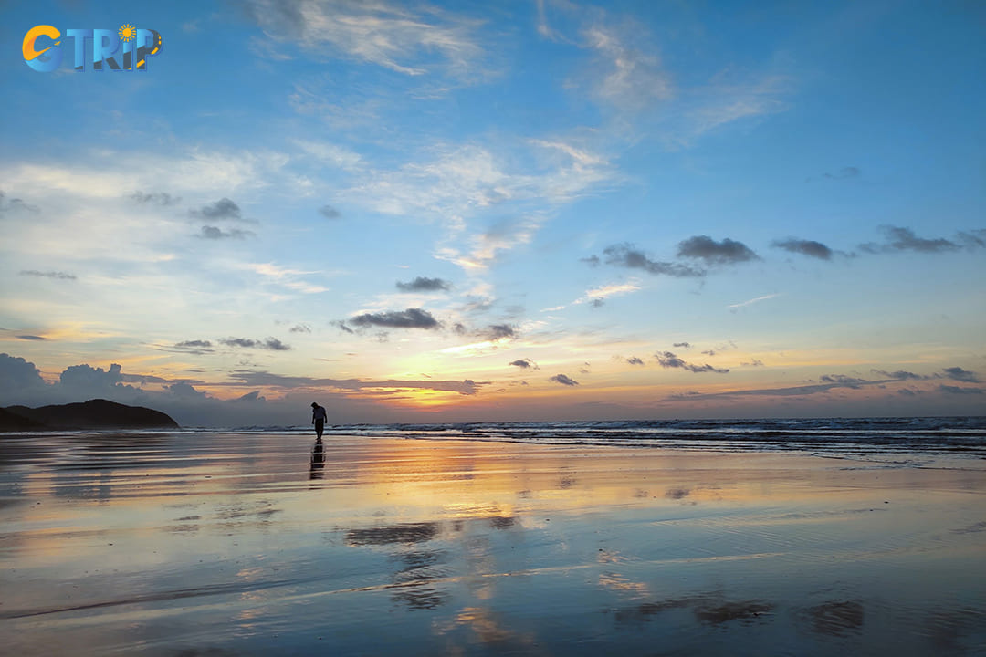 Summer is perfect for a visit to the beach in Ha Long Bay