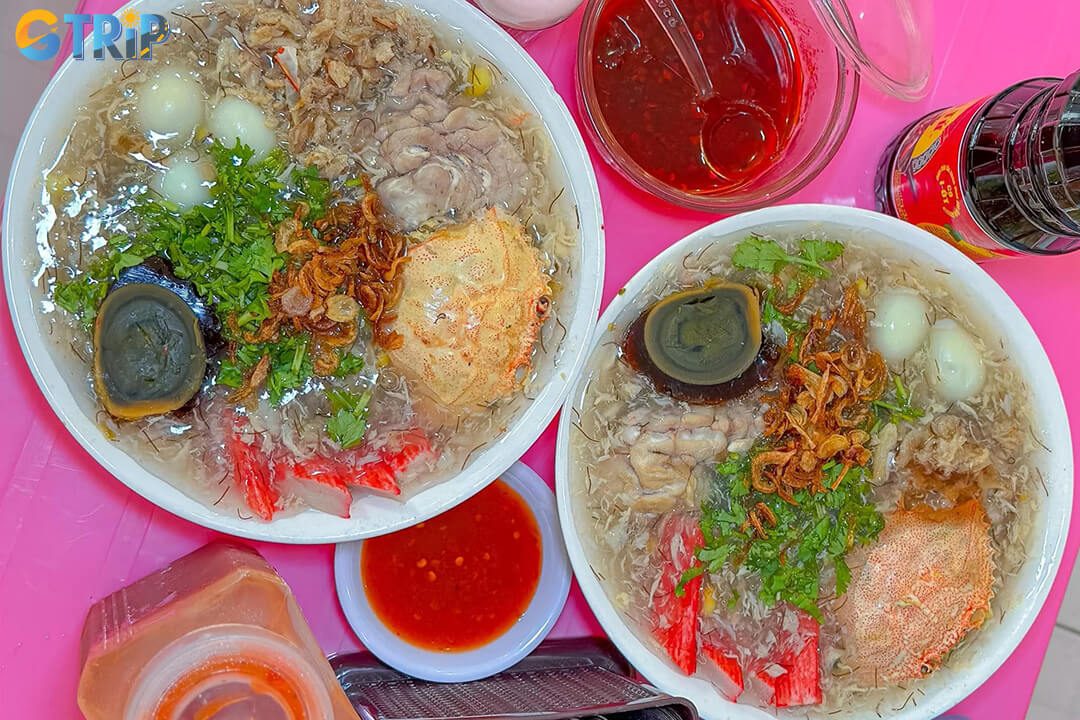 Sup cua is a warm, comforting Vietnamese crab soup with a thick, silky texture and delicate, savory flavors