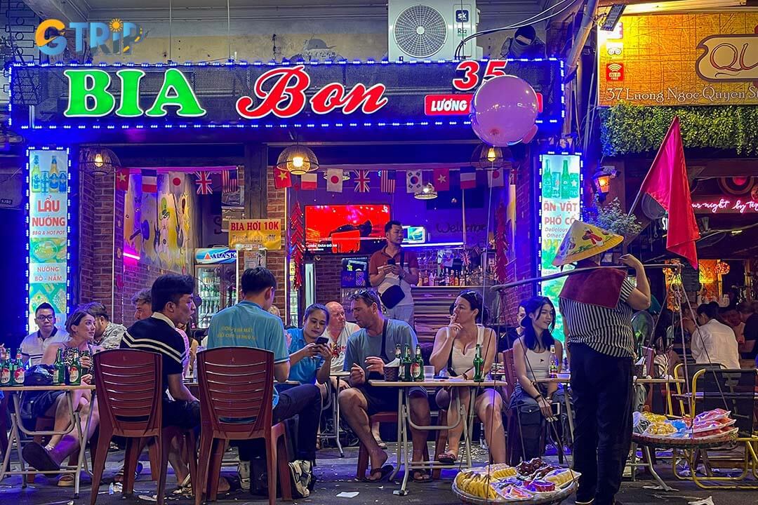 Ta Hien Beer Street is Hanoi’s go-to spot for beer lovers, where classic bia hoi meets bold craft brews in a lively, street-side setting