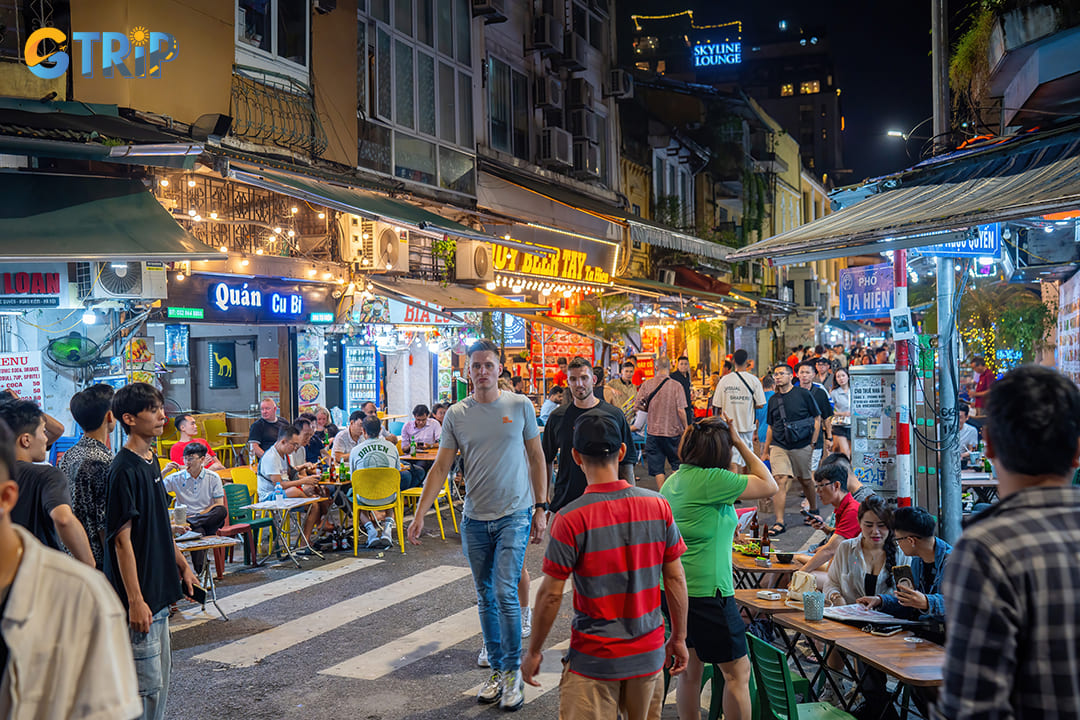 Believed to be the oldest temple in Hanoi, Bach Ma (White Horse) Temple sits just 3 minutes away from Ma May Ancient House