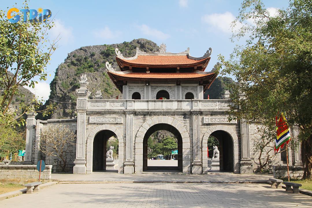 Take your time to explore the grounds, and learn about the history of the Dinh and Le dynasties at Hoa Lu