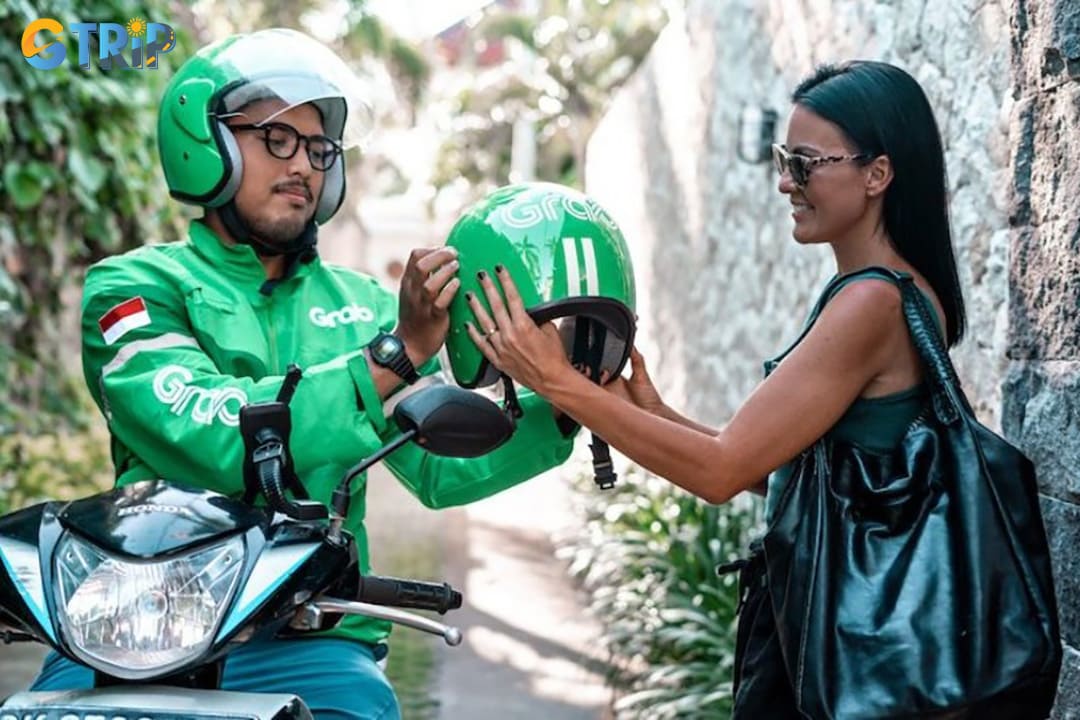 Taking a taxi or using popular ride-hailing apps like Grab and Be offers a convenient, meter-based