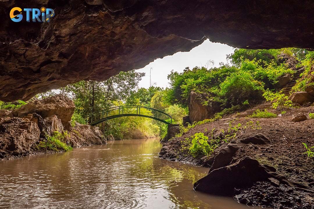 Tam Coc river seen from inside a cave