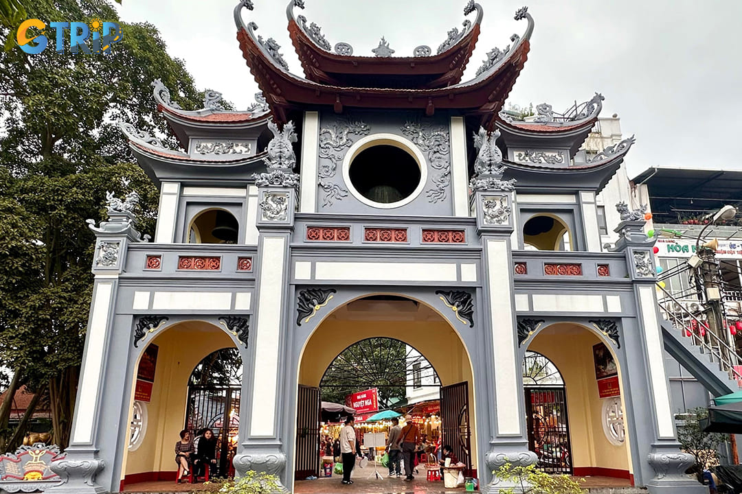 Tay Ho Temple is conveniently located about 4 kilometers from Hanoi's bustling city center, nestled on the eastern shore of West Lake