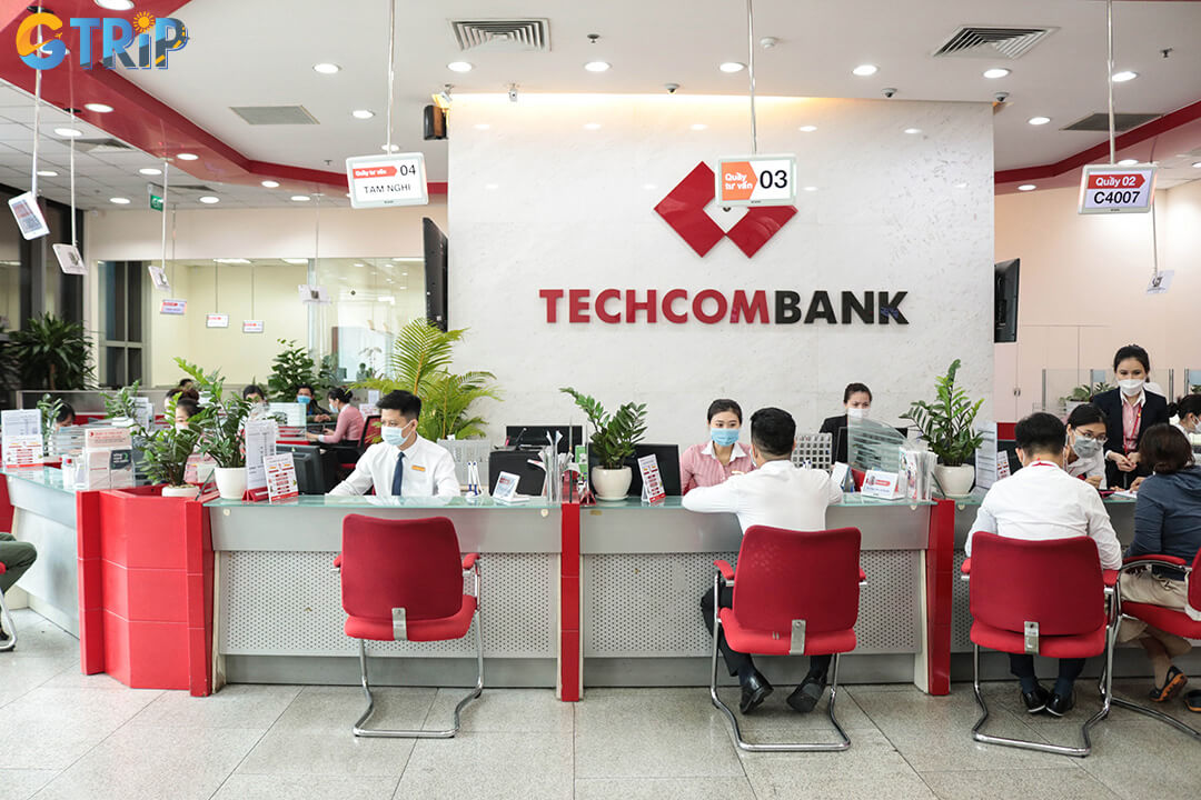 Techcombank Bat Dan offers quick, attentive currency exchange in a quieter Old Quarter spot, ideal for first-time visitors
