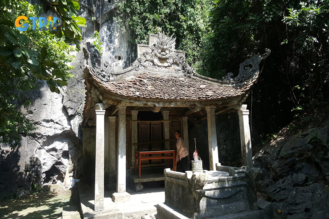 The wild but equally ancient temple inside Thung Nang