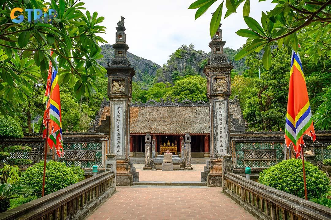 Temple of Emperor Le Dai Hanh