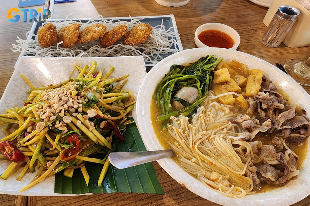 Thai Pattaya offers a fun, interactive dining experience with Thai-style BBQ and hotpot, perfect for lively evening meals with friends